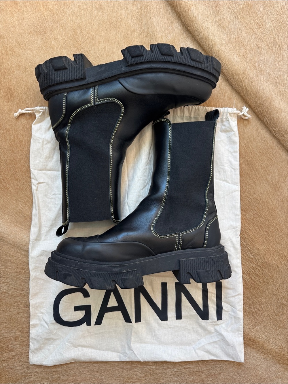 Ganni Black Leather Chunky Chelsea Boots with Contrast Stitching - 41